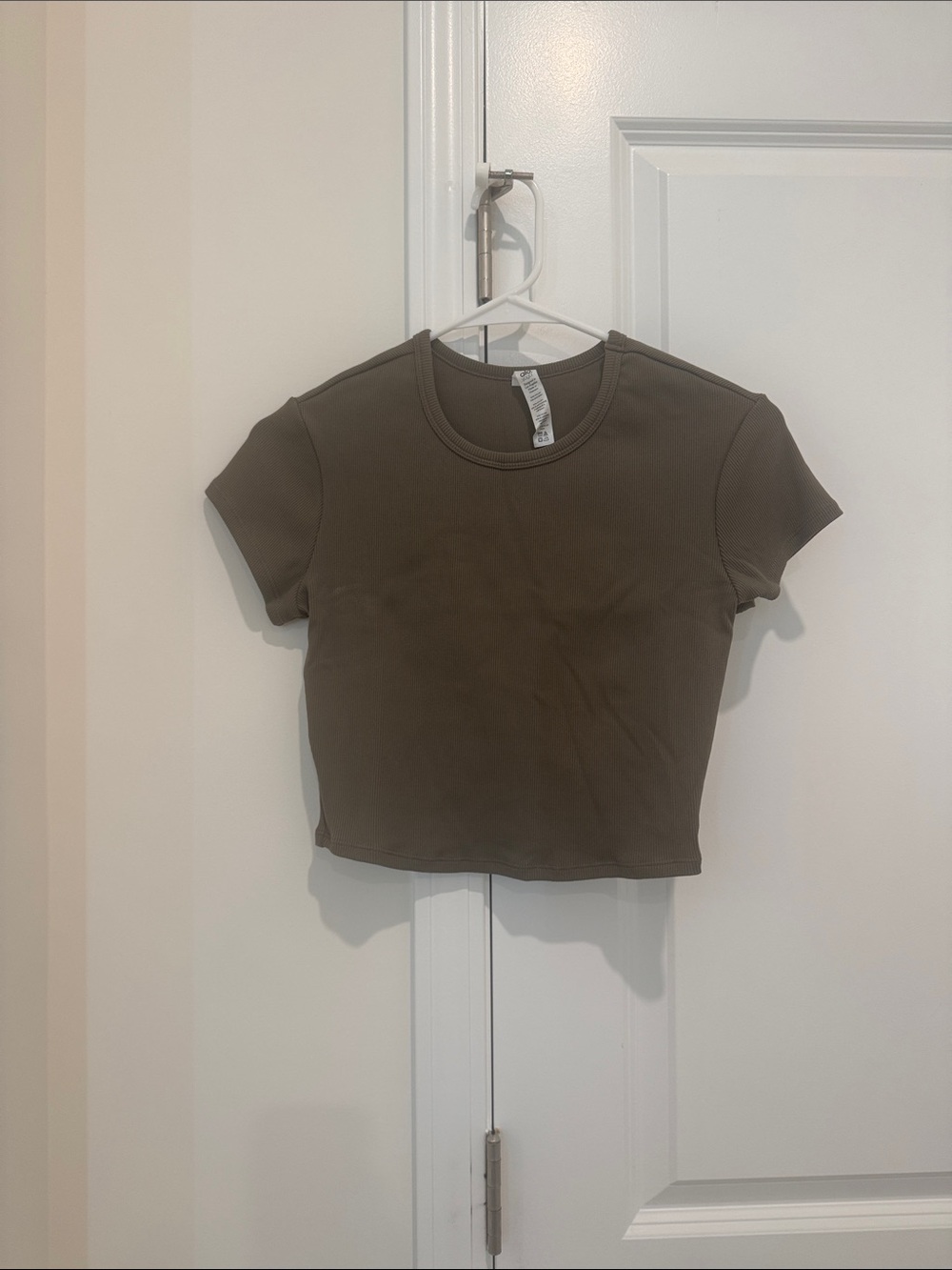 ALO Yoga Olive Cropped Crewneck Tee